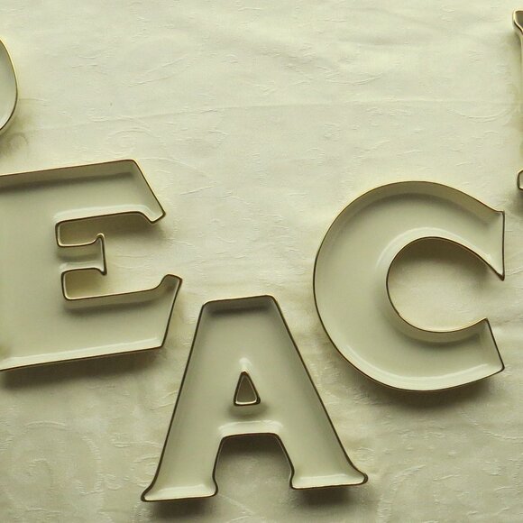 BOX Set 5 Mikasa PEACE PLATES Gold Trim PORCELAIN Holiday Elegance SNACK TRAY - Picture 3 of 8